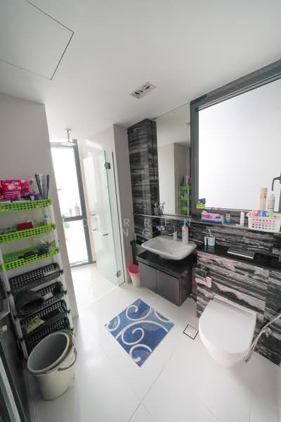 Robin Suites Apartment For Sale at S$ 1,380,000 | PropertyGuru Singapore