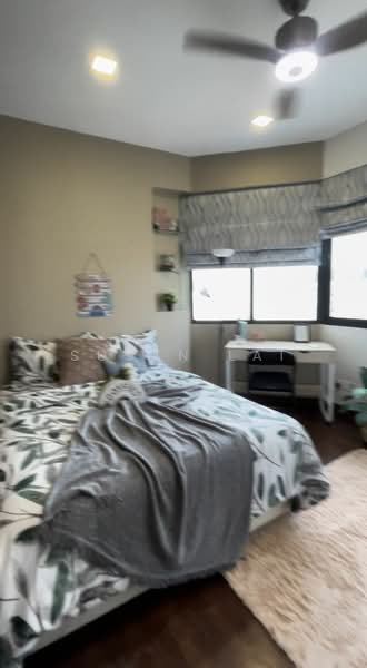 Master own bath $2200