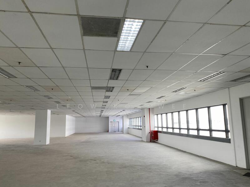 4.6m high industrial office with air condition foodcourt/ gym / tennis courts, Ang mo Kim, 5,000 sqft, Light Industrial (B1) For Rent, by Leow Kok Wee, 24634476 - CommercialGuru.com.sg