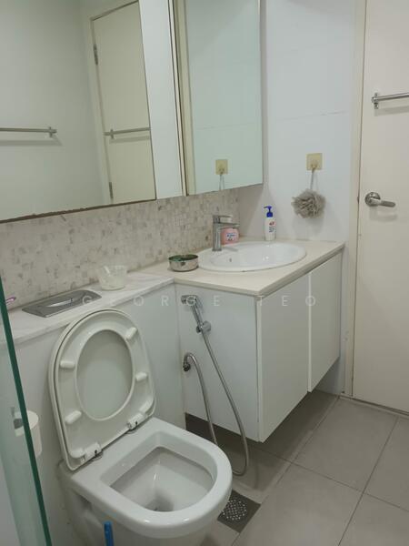 The Minton, 10 Hougang Street 11, Hougang / Punggol / Sengkang, Room Rental, 100 sqft, Condominium For Rent, by George Teo, 24636382 - Common Toilet. Clean, uncluttered. - PropertyGuru.com.sg