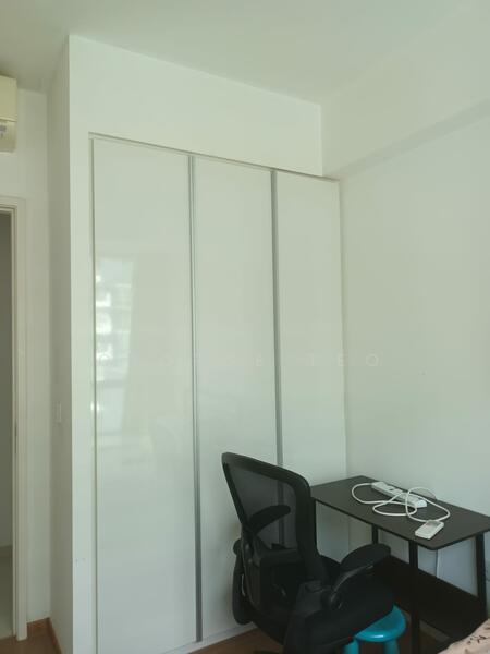 The Minton, 10 Hougang Street 11, Hougang / Punggol / Sengkang, Room Rental, 100 sqft, Condominium For Rent, by George Teo, 24636382 - Common bedroom 1 with study desk - PropertyGuru.com.sg