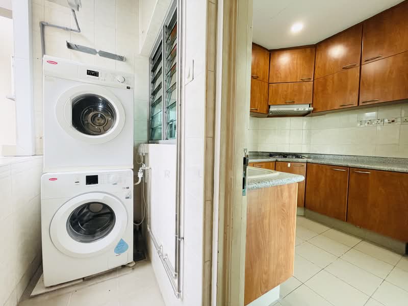 The Oxley, 9 Oxley Rise, 2 Bedrooms, 786 sqft, Apartment For Rent, by April Lee, 24638916 - Kitchen & Wash Yard - PropertyGuru.com.sg