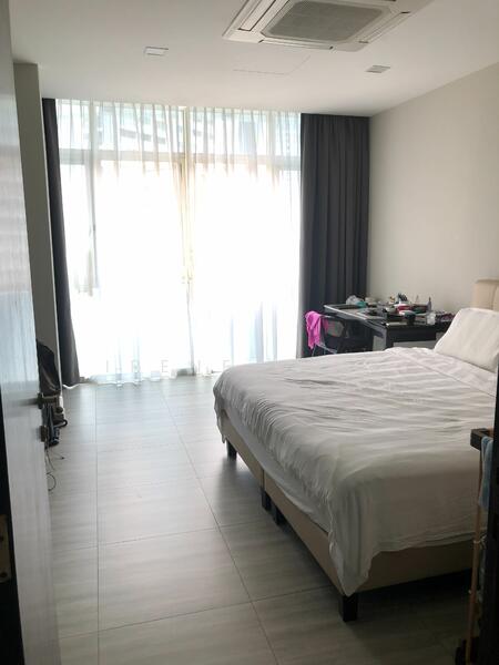 Harvest Mansions, 550 Havelock Road, Alexandra / Commonwealth, 5 Bedrooms, 2,100 sqft, Apartment For Rent, by Irene Quek, 24642706 - Huge Jumbo Master Bedroom - PropertyGuru.com.sg
