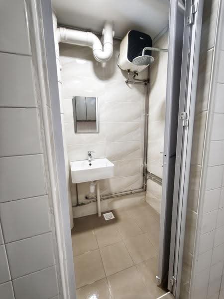 5 Toh Yi Drive, 5 Toh Yi Drive, Clementi Park / Upper Bukit Timah, 4 Bedrooms, 1,313 sqft, HDB Flat For Rent, by YF Liew, 24643017 - Bathroom - PropertyGuru.com.sg