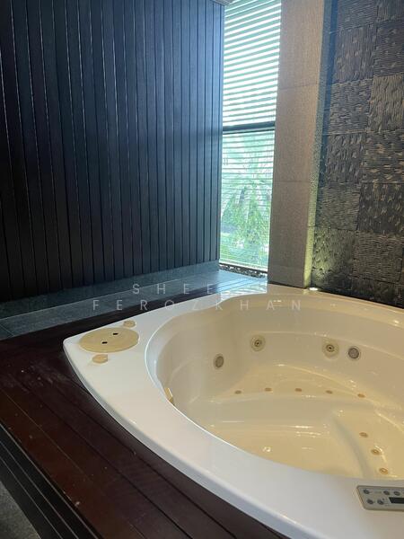 Resort-Style Freehold Bungalow @ Siglap, Siglap Avenue, 9 Bedrooms, 10,000 sqft, Bungalow House For Sale, by Sheela Ferozkhan, 24643034 - PropertyGuru.com.sg