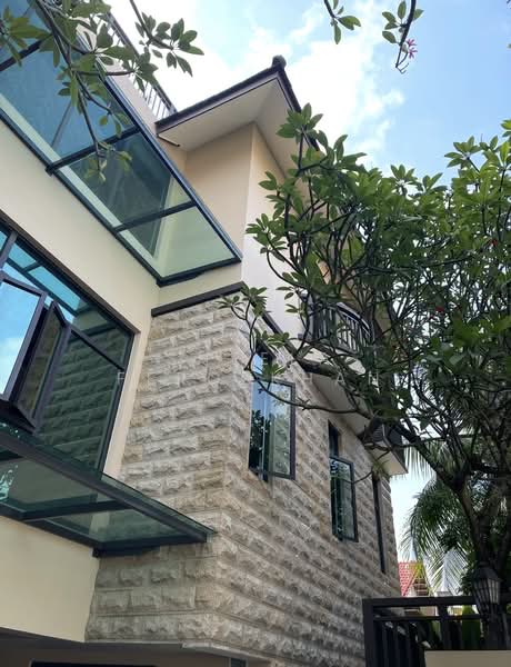 Resort-Style Freehold Bungalow @ Siglap, Siglap Avenue, 9 Bedrooms, 10,000 sqft, Bungalow House For Sale, by Sheela Ferozkhan, 24643034 - PropertyGuru.com.sg