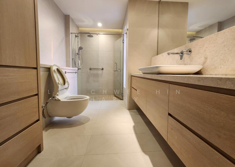 Master Bedroom Toilet