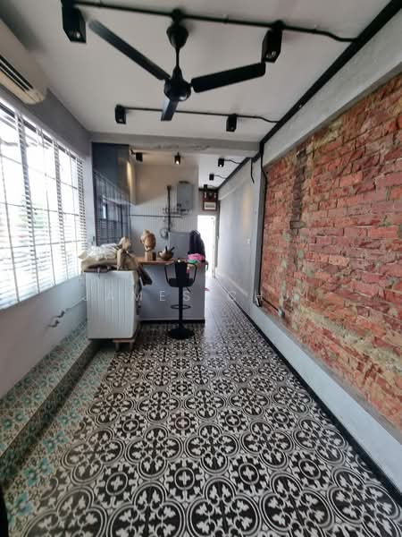 71 Seng Poh Road, 71 Seng Poh Road, 2 Bedrooms, 1,001 sqft, Walk-up Apartment For Sale, by James Chui, 24645966 - PropertyGuru.com.sg