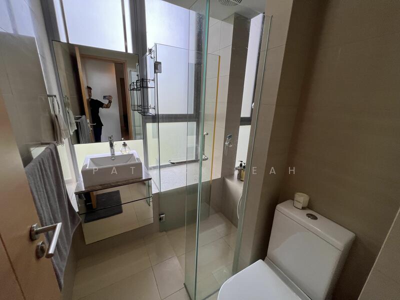 2nd bathroom
