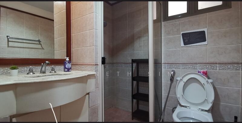 2 fully equipped common bathrooms with water heaters for sharing 