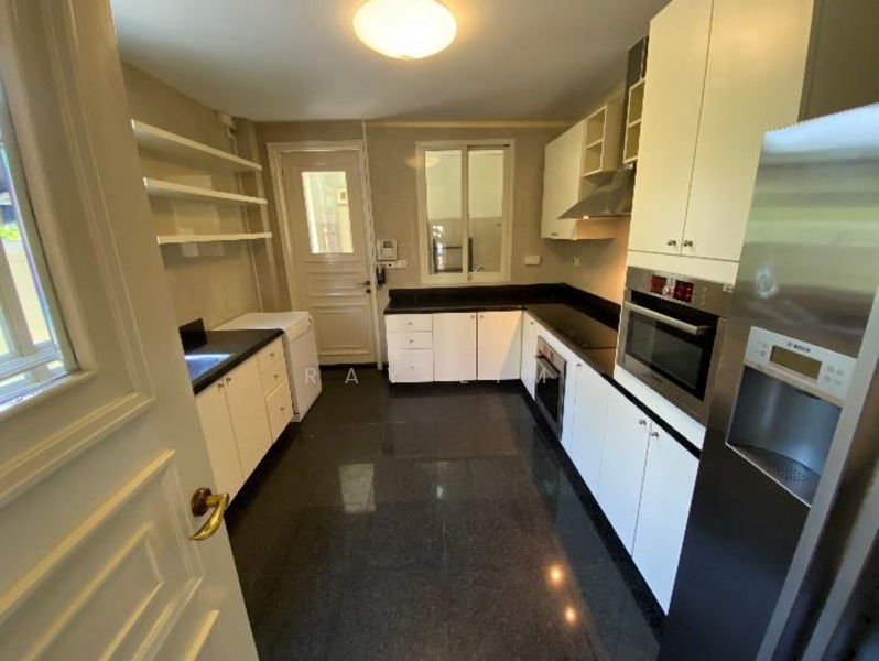 Renovated 3 Storey Bungalow at Holland Grove View Walk to Dover MRT, Holland Grove View, 4 Bedrooms, 6,544 sqft, Bungalow House For Rent, by Ray Lim, 24649329 - PropertyGuru.com.sg