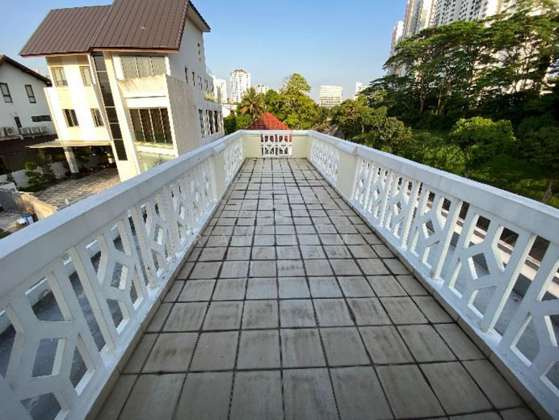 Renovated 3 Storey Bungalow at Holland Grove View Walk to Dover MRT, Holland Grove View, 4 Bedrooms, 6,544 sqft, Bungalow House For Rent, by Ray Lim, 24649329 - PropertyGuru.com.sg