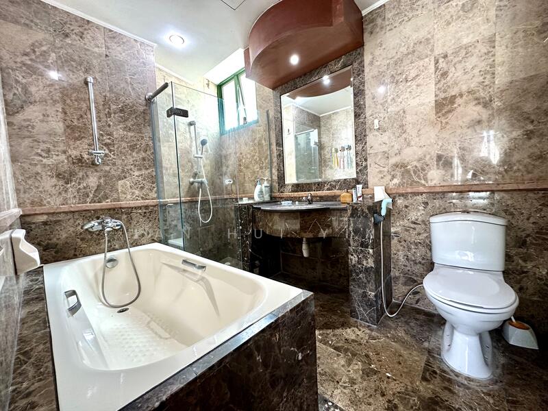 Master Bedroom Toilet