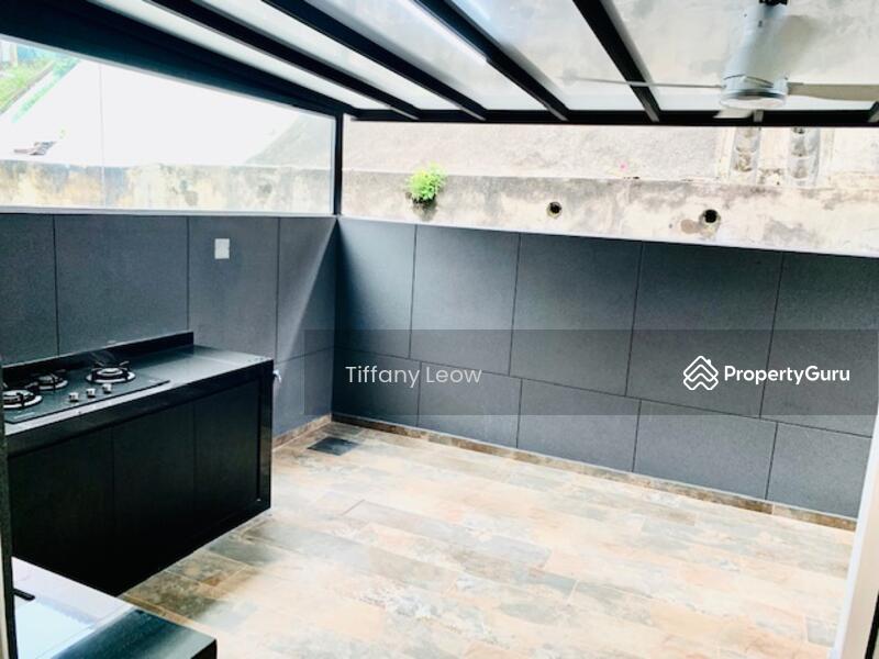 For Rent - MODERN 2.5 STY TERR NEXT TO THOMSON PLAZA!!