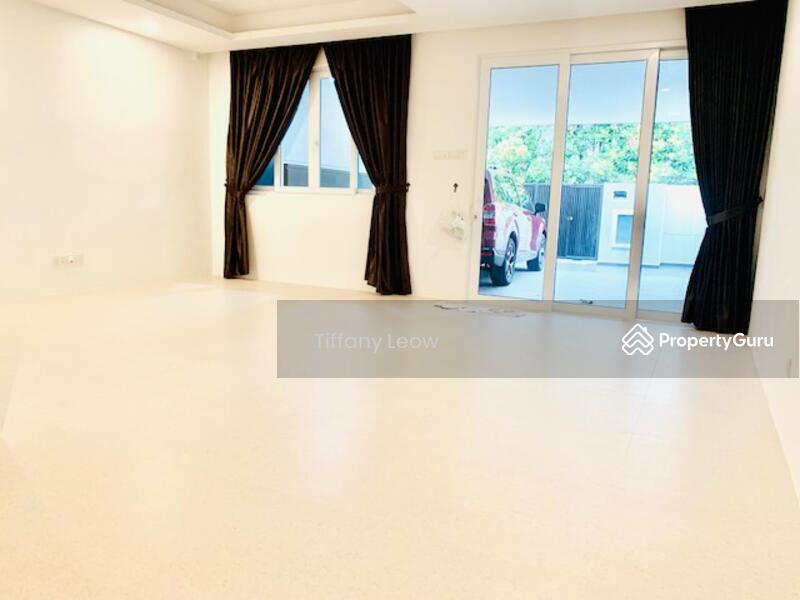 For Rent - MODERN 2.5 STY TERR NEXT TO THOMSON PLAZA!!
