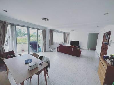 For Rent - Good Size Apartment@ Queensway