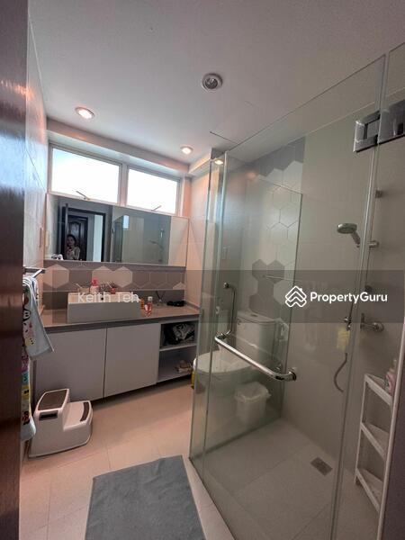 For Rent - Good Size Apartment@ Queensway