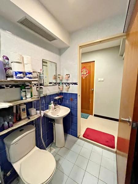 987A Jurong West Street 93, 987A Jurong West Street 93, Boon Lay / Jurong / Tuas, 3 Bedrooms, 1,184 sqft, HDB Flat For Rent, by Charles Tan, 24654686 - Common Toilet - PropertyGuru.com.sg