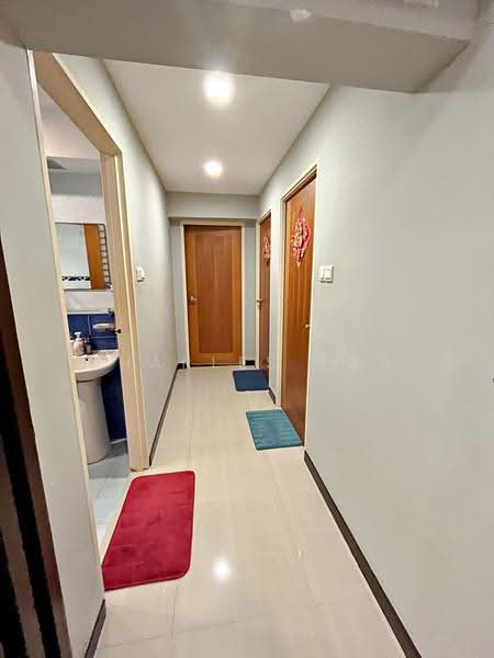987A Jurong West Street 93, 987A Jurong West Street 93, Boon Lay / Jurong / Tuas, 3 Bedrooms, 1,184 sqft, HDB Flat For Rent, by Charles Tan, 24654686 - Corridor - PropertyGuru.com.sg