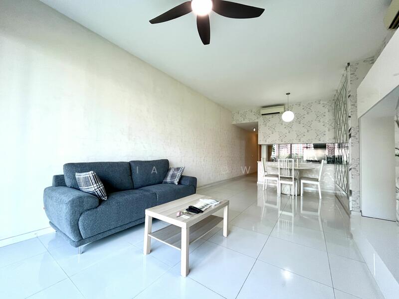 Living / dining room pic 3