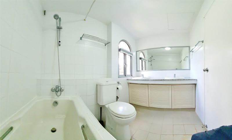 Point Loma, 30 Shelford Road, Newton / Novena, 3 Bedrooms, 3,057 sqft, Apartment For Rent, by Lawrence Hong, 24657799 - Bathroom - PropertyGuru.com.sg