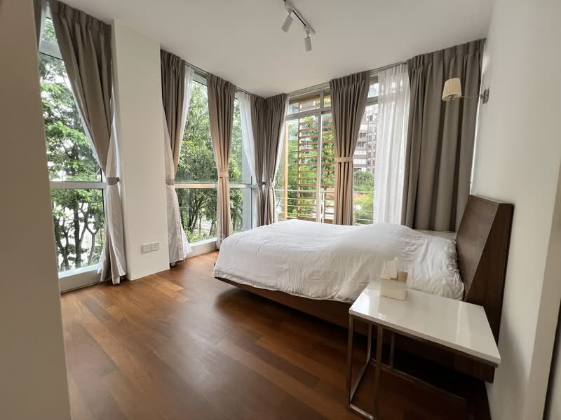 Balmoral Crest, 1 Balmoral Crescent, 2 Bedrooms, 1,098 sqft, Apartment For Rent, by Boren Ang, 24658152 - Master BR with L Shaped windows - PropertyGuru.com.sg
