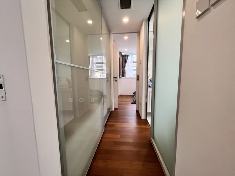 Balmoral Crest, 1 Balmoral Crescent, 2 Bedrooms, 1,098 sqft, Apartment For Rent, by Boren Ang, 24658152 - Corridor to rooms - PropertyGuru.com.sg