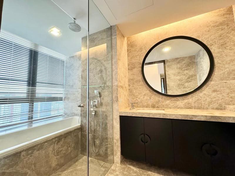 Centennia Suites, 100 Kim Seng Road, Orchard / River Valley, 3 Bedrooms, 1,797 sqft, Condominium For Rent, by Evangeline Yeong, 24660218 - Master Bathroom - PropertyGuru.com.sg