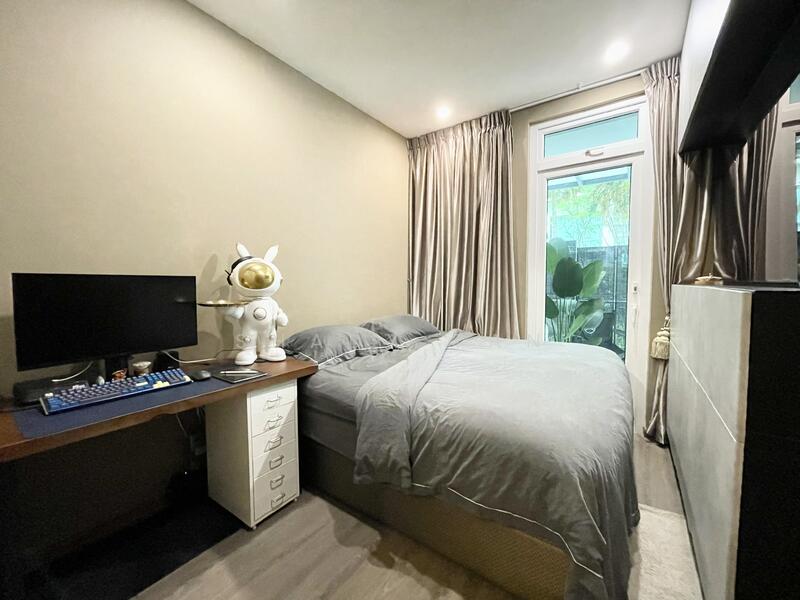 Master Bedroom (can put Queen size bed with a study desk)