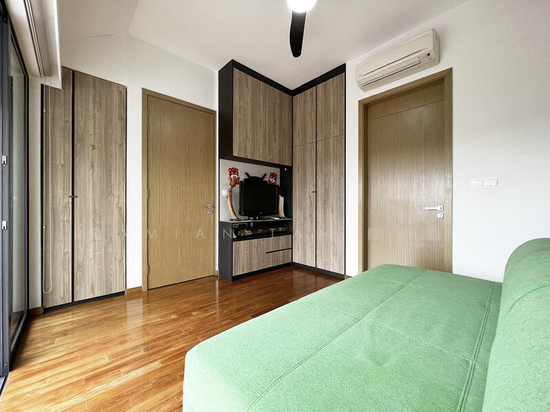 Junior Master Bedroom_02