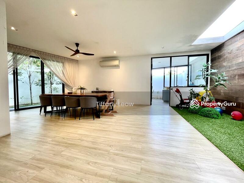 For Rent - ALMOST BRAND NEW 2.5 STY BUNGALOW!!! PARK 4 CARS!