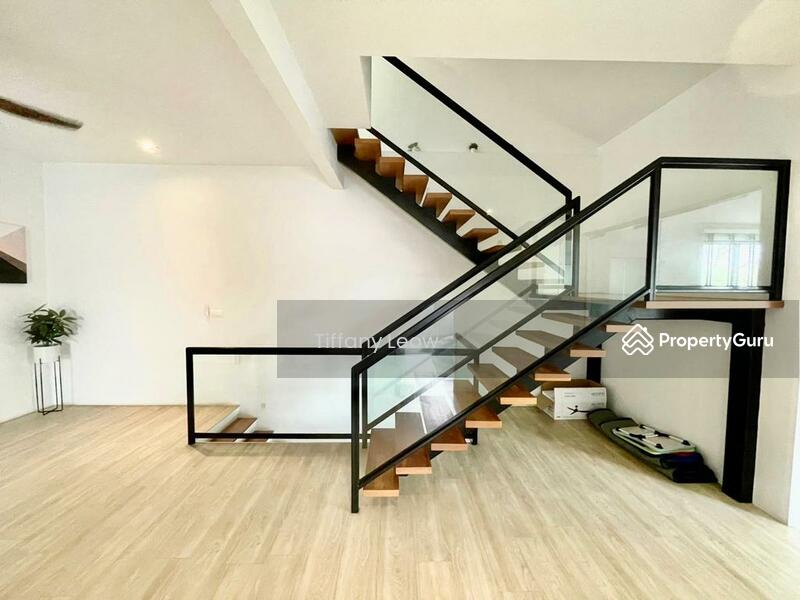 For Rent - ALMOST BRAND NEW 2.5 STY BUNGALOW!!! PARK 4 CARS!
