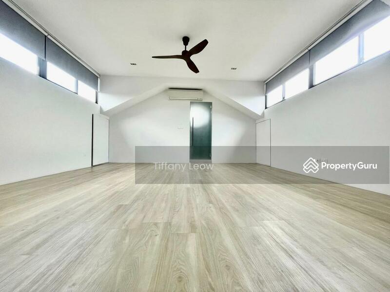 For Rent - ALMOST BRAND NEW 2.5 STY BUNGALOW!!! PARK 4 CARS!