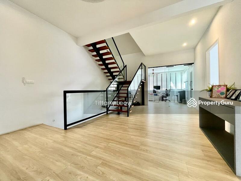 For Rent - ALMOST BRAND NEW 2.5 STY BUNGALOW!!! PARK 4 CARS!