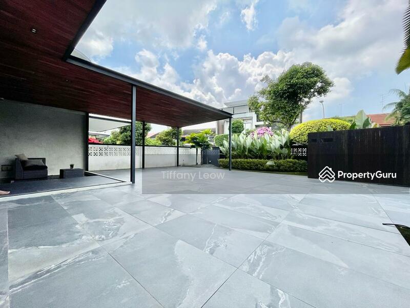 For Rent - ALMOST BRAND NEW 2.5 STY BUNGALOW!!! PARK 4 CARS!