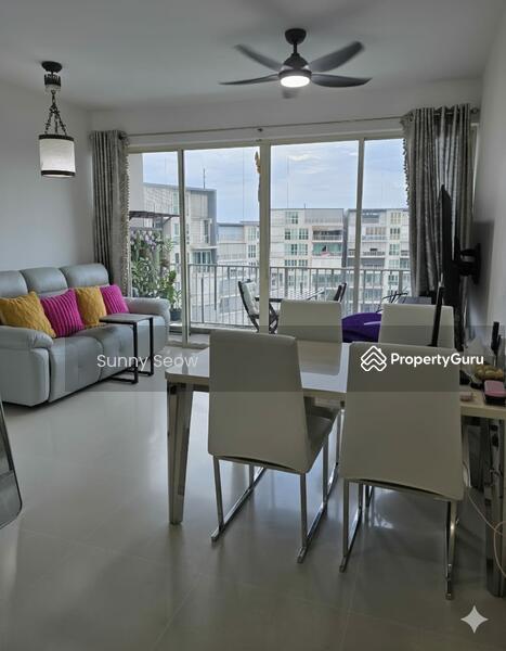 Lower Penthouse:Living/Dining
