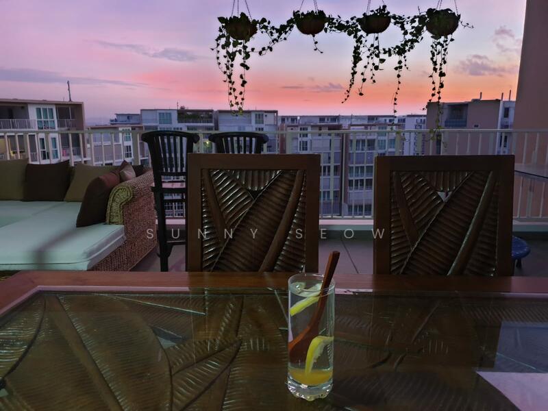 Upper Penthouse: Sunrise View