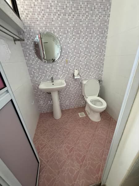 Eastern Lagoon II, 200 Upper East Coast Road, East Coast / Marine Parade, 2 Bedrooms, 900 sqft, Condominium For Rent, by James Ong, 24667057 - PropertyGuru.com.sg