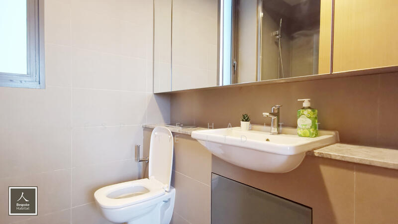 08-10 COMMON BATHROOM