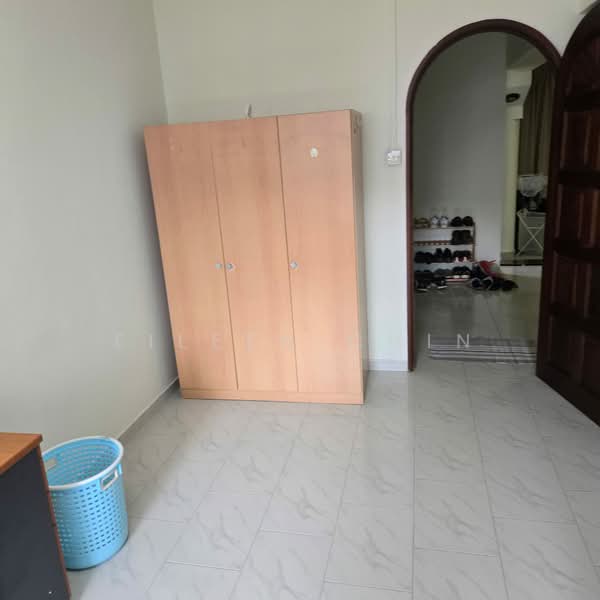 427 Serangoon Central, 427 Serangoon Central, Room Rental, 175 sqft, HDB Flat For Rent, by Eileen Chin, 24668479 - PropertyGuru.com.sg