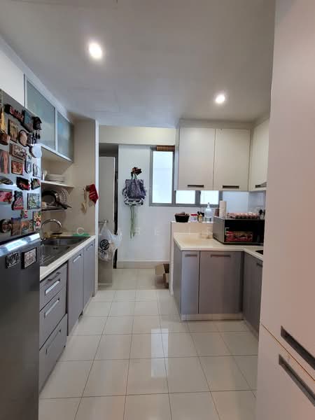 Blue Horizon, 29 West Coast Crescent, 2 Bedrooms, 926 sqft, Condominium For Rent, by Clare Lee, 24670705 - Kitchen - PropertyGuru.com.sg