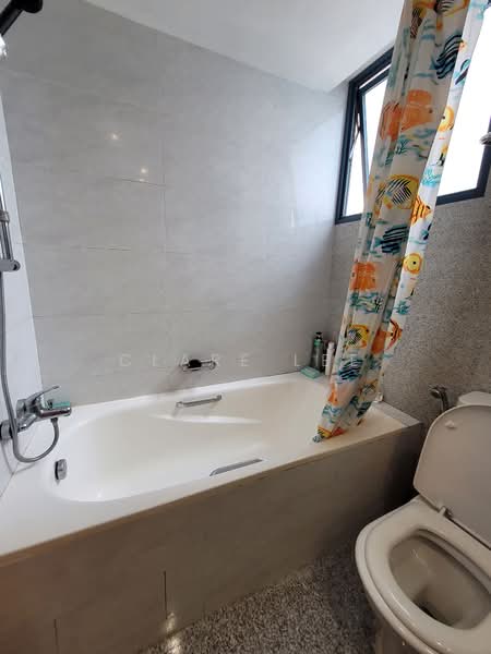 Blue Horizon, 29 West Coast Crescent, 2 Bedrooms, 926 sqft, Condominium For Rent, by Clare Lee, 24670705 - Master Bath - PropertyGuru.com.sg