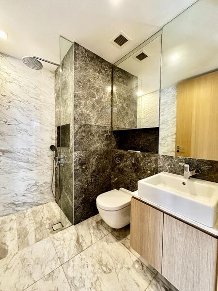 The Peak @ Cairnhill II, 61 Cairnhill Circle, 2 Bedrooms, 904 sqft, Condominium For Rent, by Amy Sng, 24674449 - Common Bath - PropertyGuru.com.sg