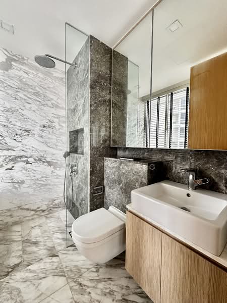 The Peak @ Cairnhill II, 61 Cairnhill Circle, 2 Bedrooms, 904 sqft, Condominium For Rent, by Amy Sng, 24674449 - Master Bath - PropertyGuru.com.sg