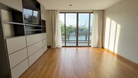 Paradise Island Newly Renovated Waterfront Bungalow with Private Berth, Harbourfront / Telok Blangah, 6 Bedrooms, 7,045 sqft, Bungalow House For Sale, by Alicia Koo, 24675174 - PropertyGuru.com.sg