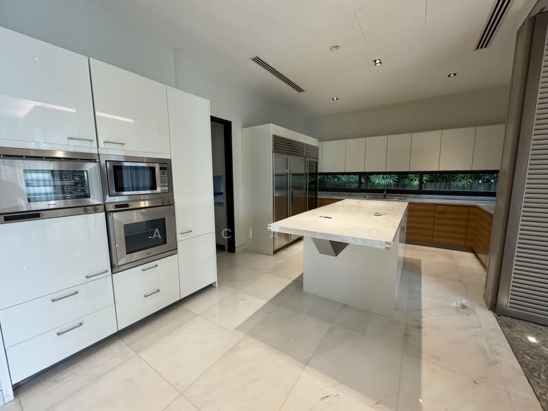 Paradise Island Newly Renovated Waterfront Bungalow with Private Berth, Harbourfront / Telok Blangah, 6 Bedrooms, 7,045 sqft, Bungalow House For Sale, by Alicia Koo, 24675174 - PropertyGuru.com.sg