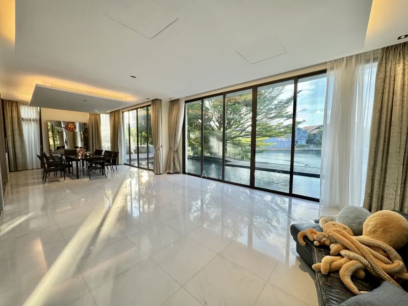 Paradise Island Newly Renovated Waterfront Bungalow with Private Berth, Harbourfront / Telok Blangah, 6 Bedrooms, 7,045 sqft, Bungalow House For Sale, by Alicia Koo, 24675174 - PropertyGuru.com.sg