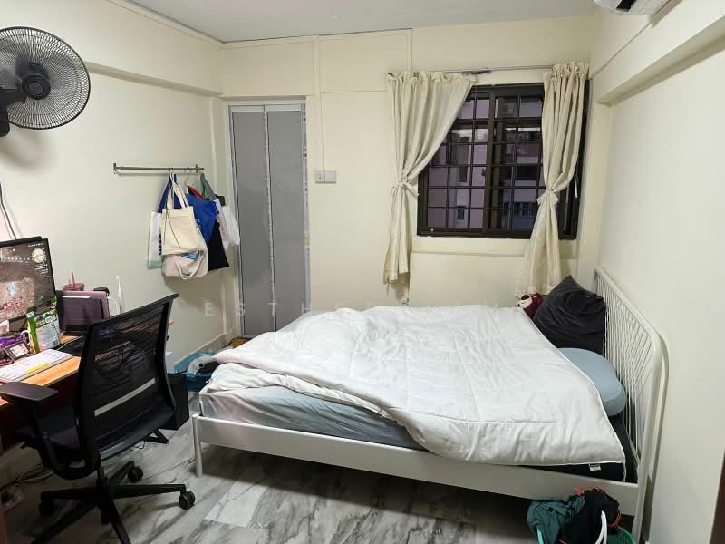 348 Clementi Avenue 5, 348 Clementi Avenue 5, 3 Bedrooms, 990 sqft, HDB Flat For Rent, by Esther Lim, 24675667 - Master bedroom with ensuite toilet - PropertyGuru.com.sg