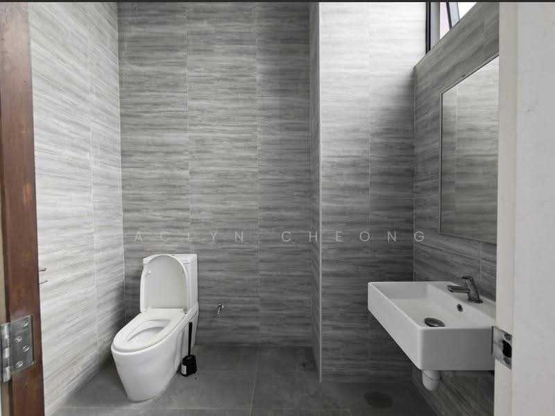Interlocal Centre, 100G Pasir Panjang Road, Buona Vista / West Coast / Clementi New Town, 3,072 sqft, Light Industrial (B1) For Rent, by Jaclyn Cheong, 24677204 - Bathroom - CommercialGuru.com.sg