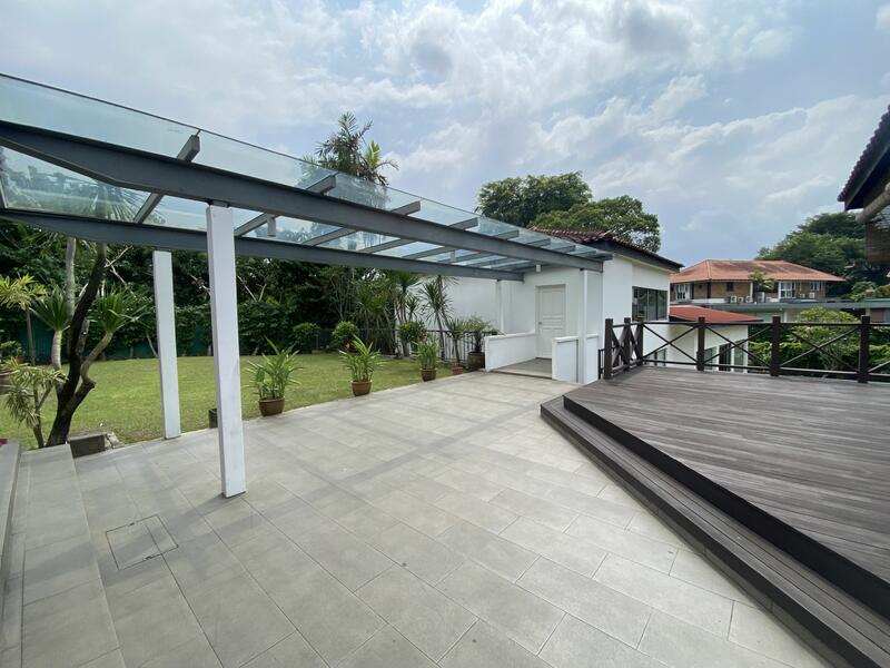 Queen Astrid / Holland / Coronation Rd West, Coronation Road West, 5